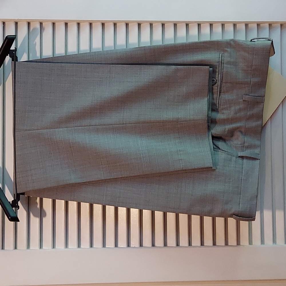 JOS A BANK NEW RESERVE SLACKS SIZE 46R LIGHT WEIGHT 100% WOOL PLAIN BOTTOM